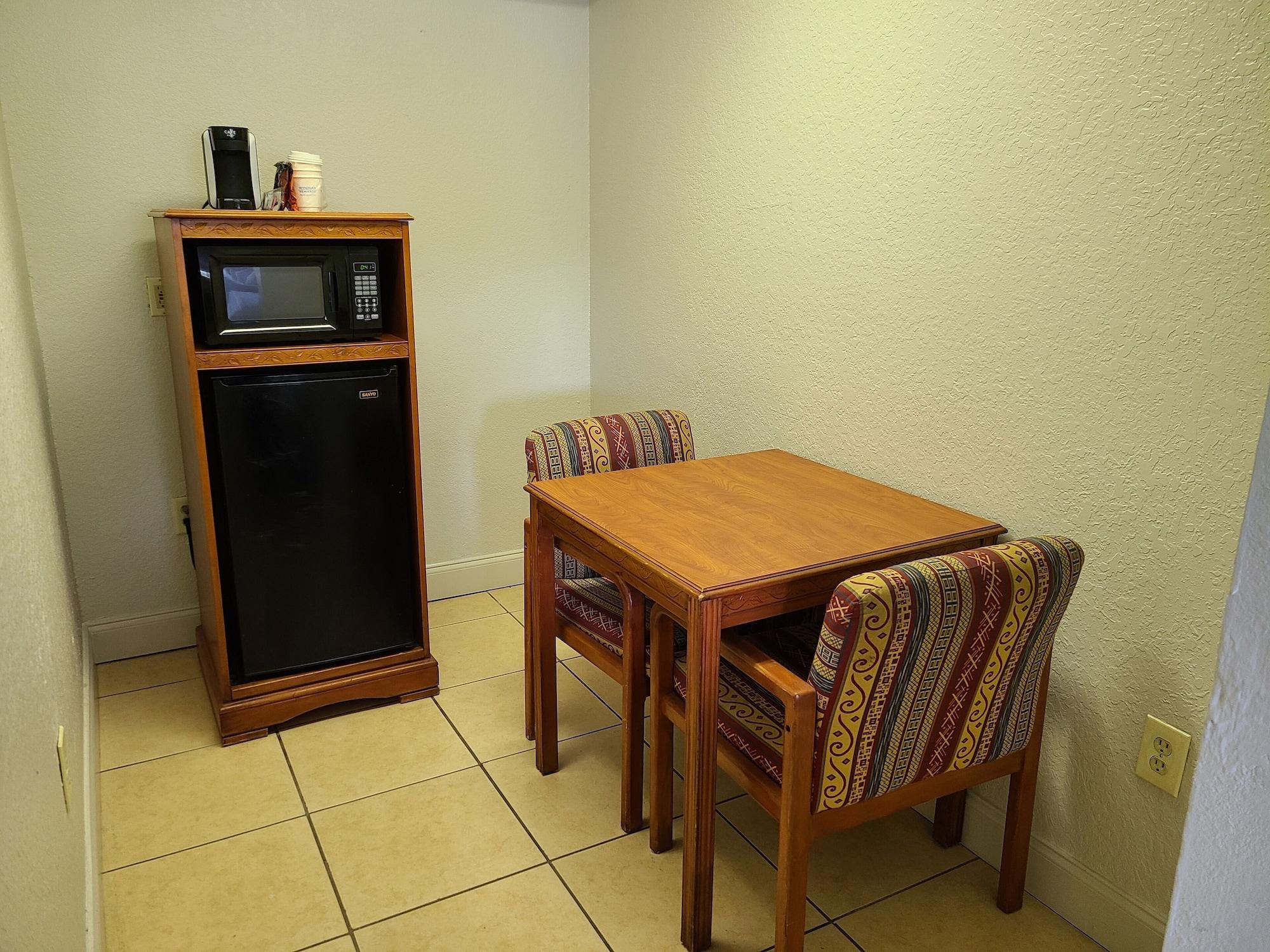 Quality Inn & Suites Orlando East - Ucf Area Alafaya Bagian luar foto