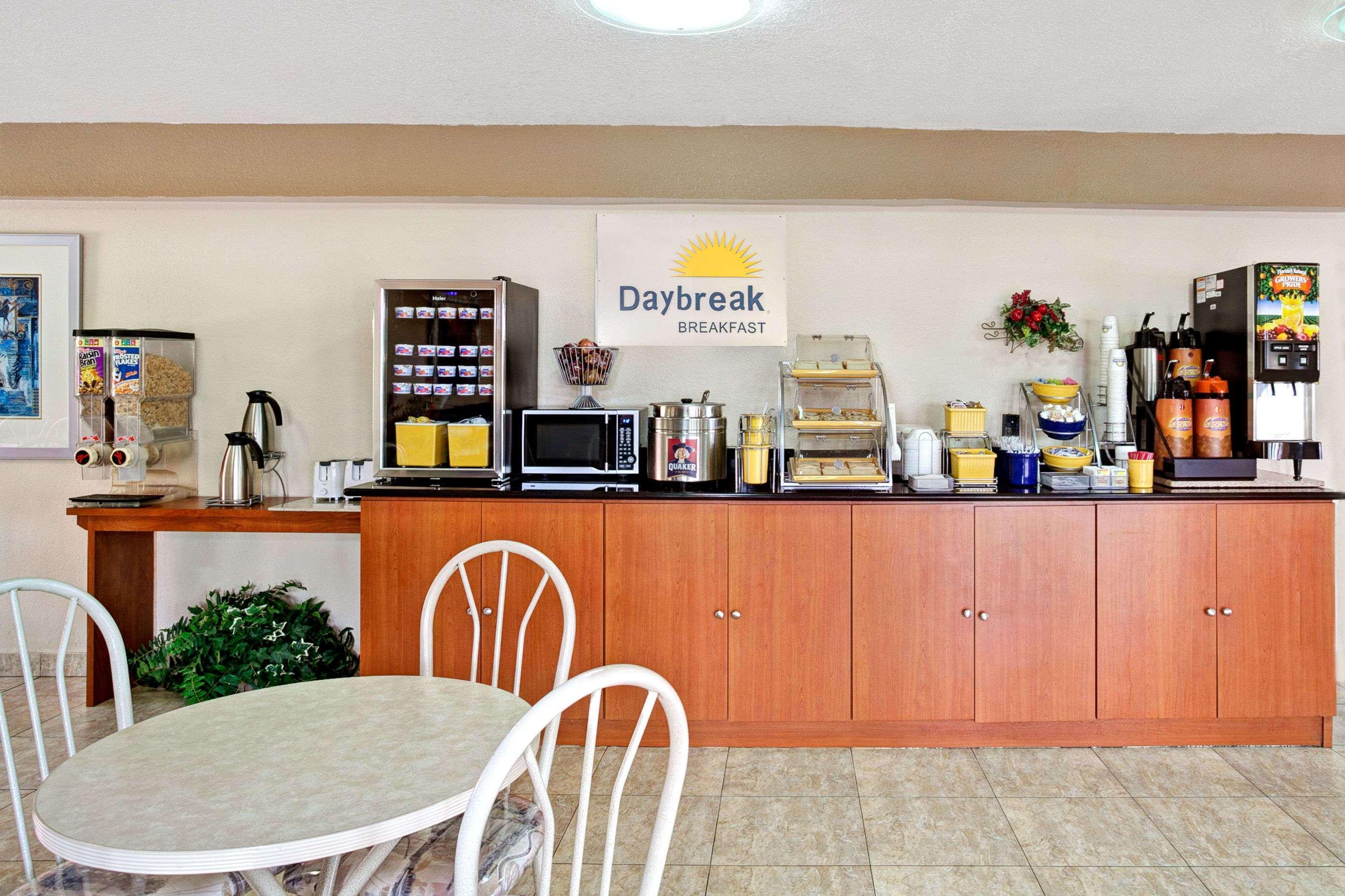 Quality Inn & Suites Orlando East - Ucf Area Alafaya Bagian luar foto