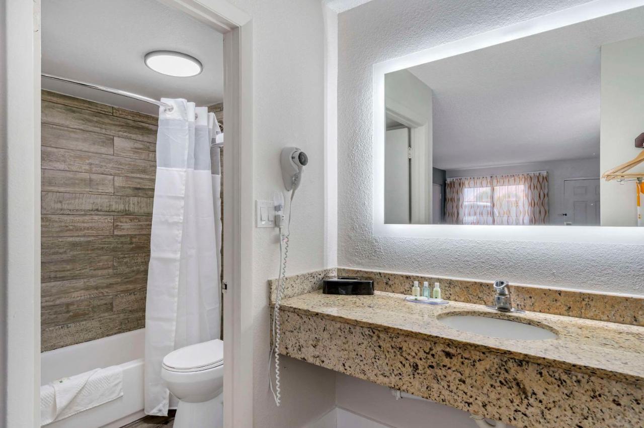 Quality Inn & Suites Orlando East - Ucf Area Alafaya Bagian luar foto