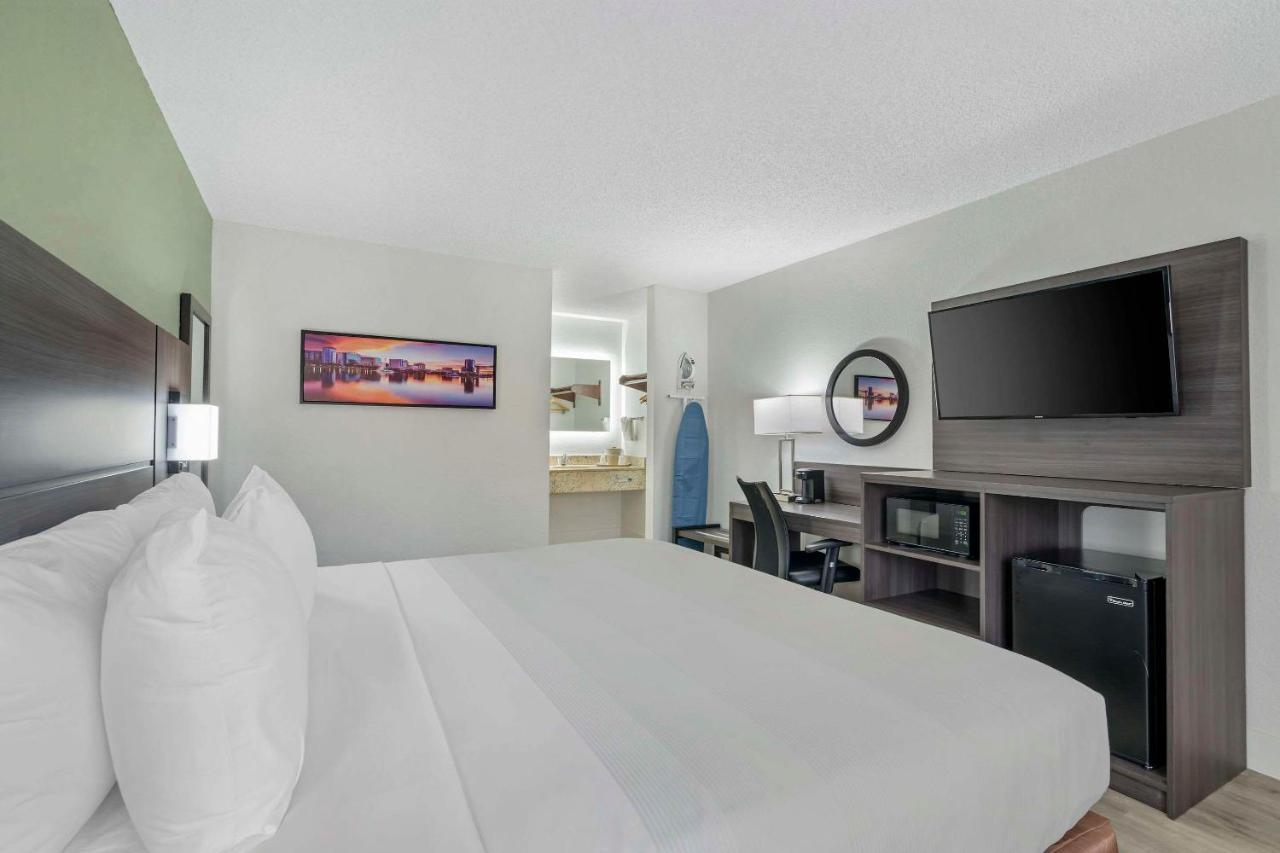 Quality Inn & Suites Orlando East - Ucf Area Alafaya Bagian luar foto