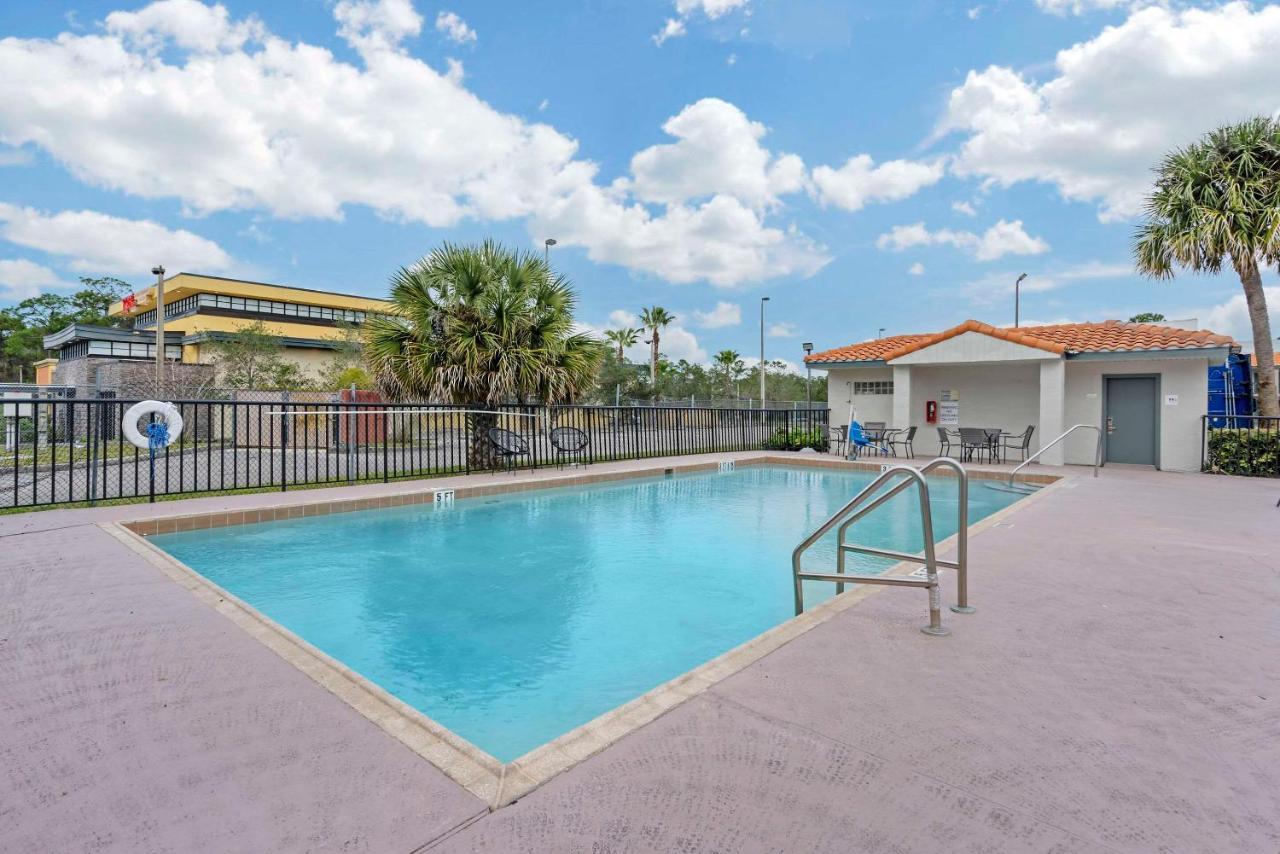 Quality Inn & Suites Orlando East - Ucf Area Alafaya Bagian luar foto