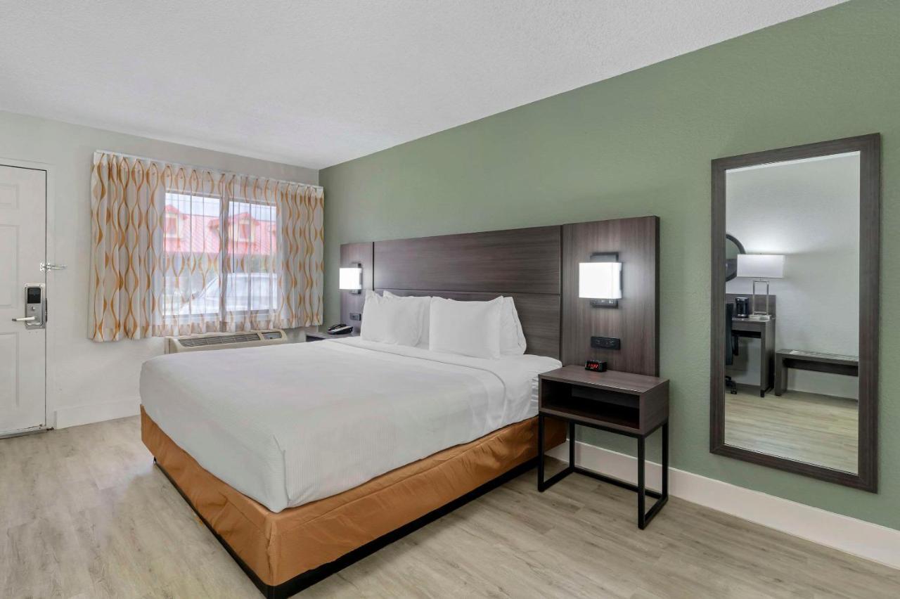 Quality Inn & Suites Orlando East - Ucf Area Alafaya Bagian luar foto