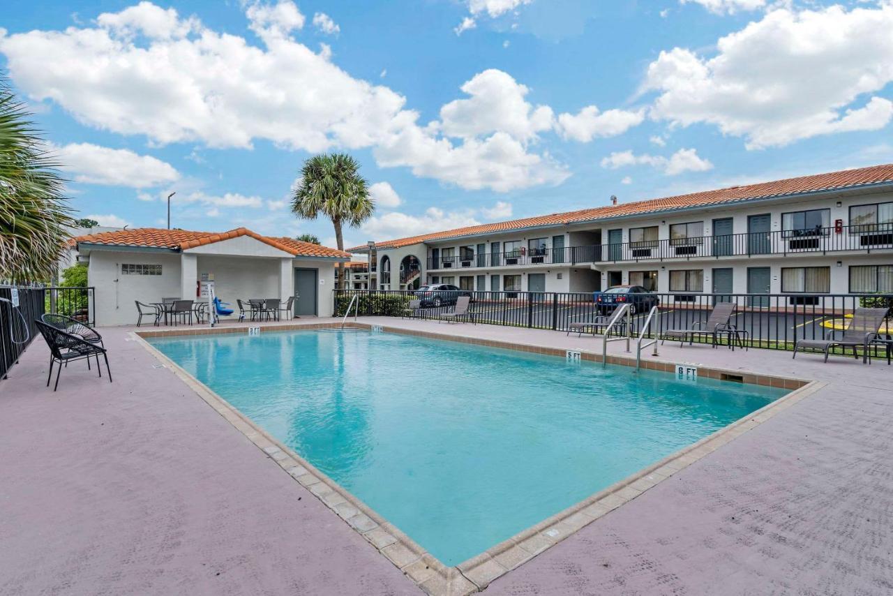 Quality Inn & Suites Orlando East - Ucf Area Alafaya Bagian luar foto