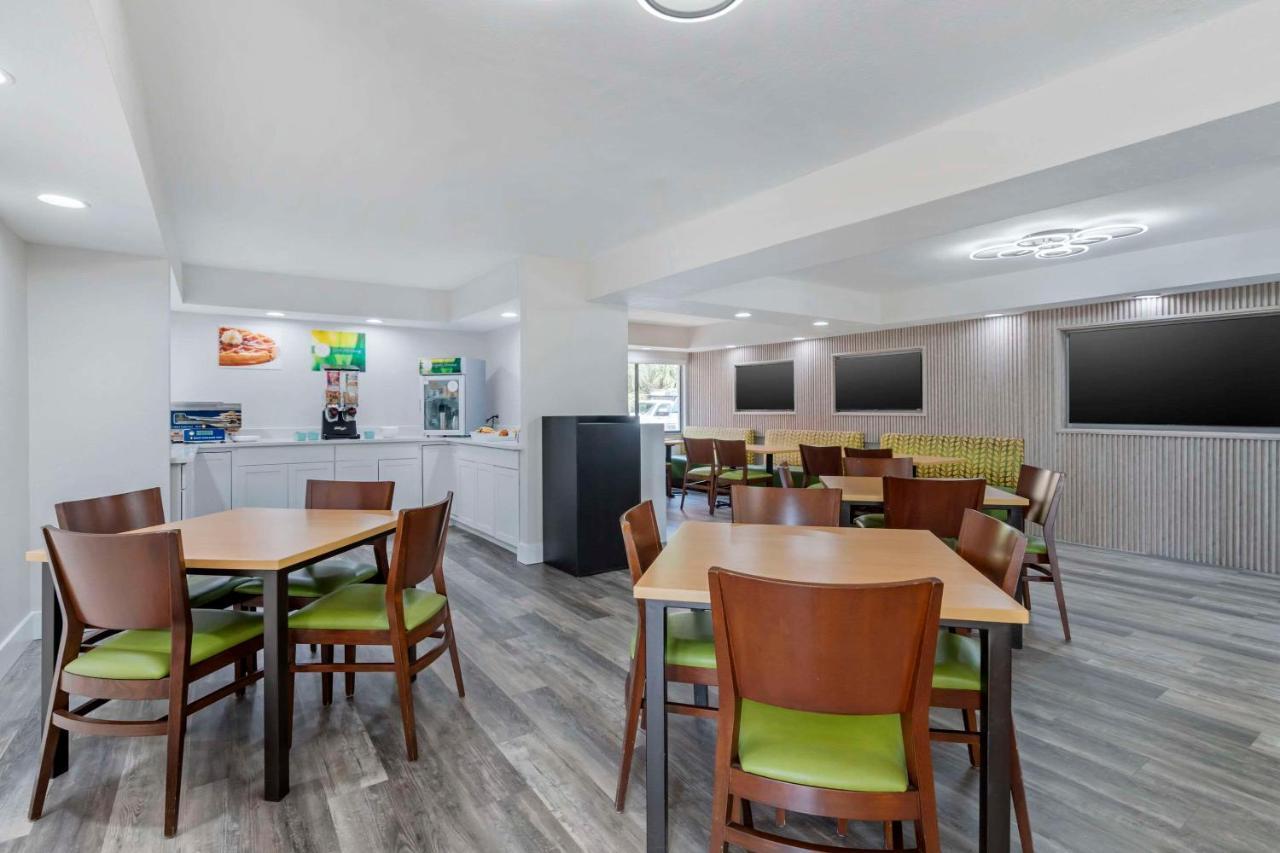 Quality Inn & Suites Orlando East - Ucf Area Alafaya Bagian luar foto