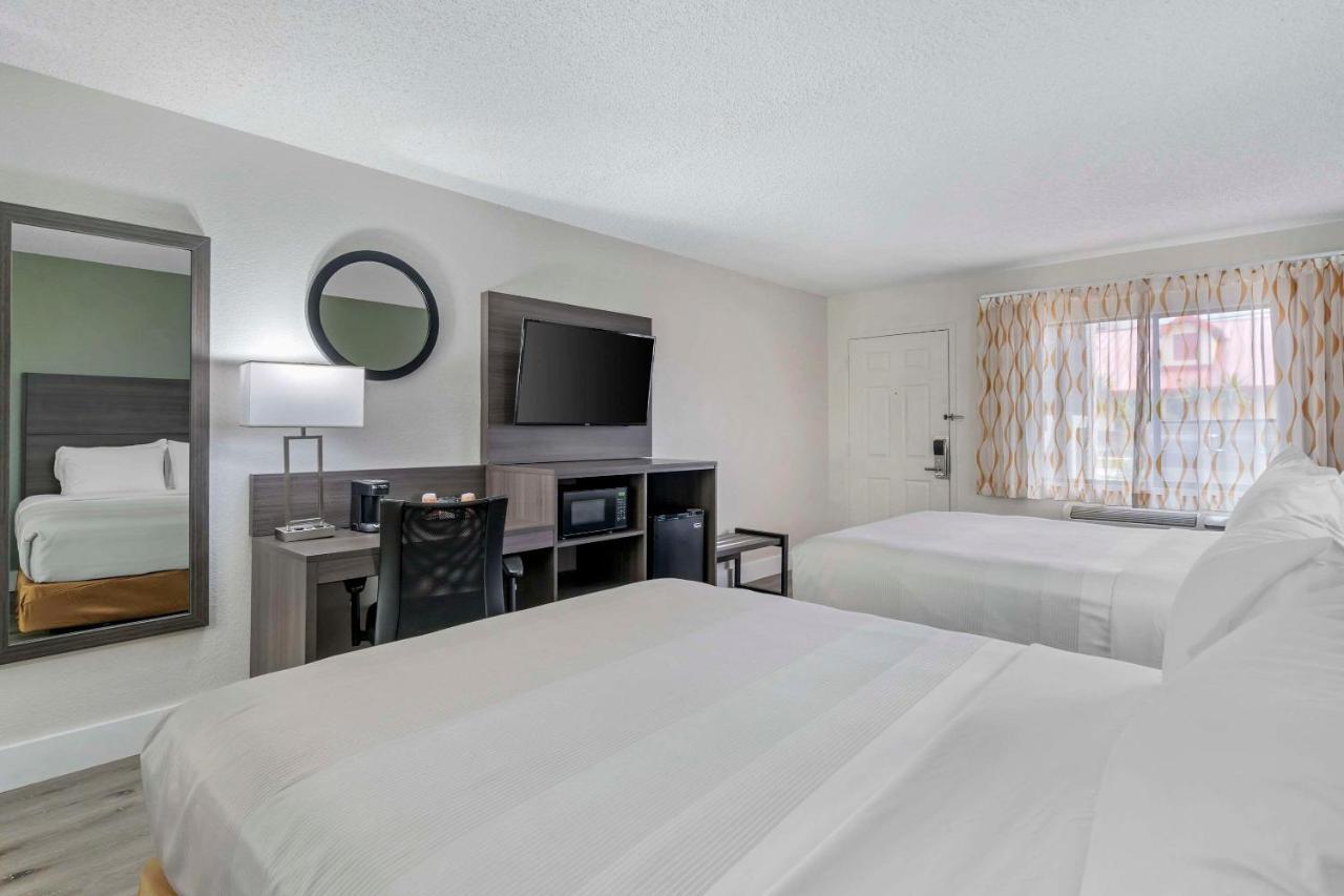 Quality Inn & Suites Orlando East - Ucf Area Alafaya Bagian luar foto