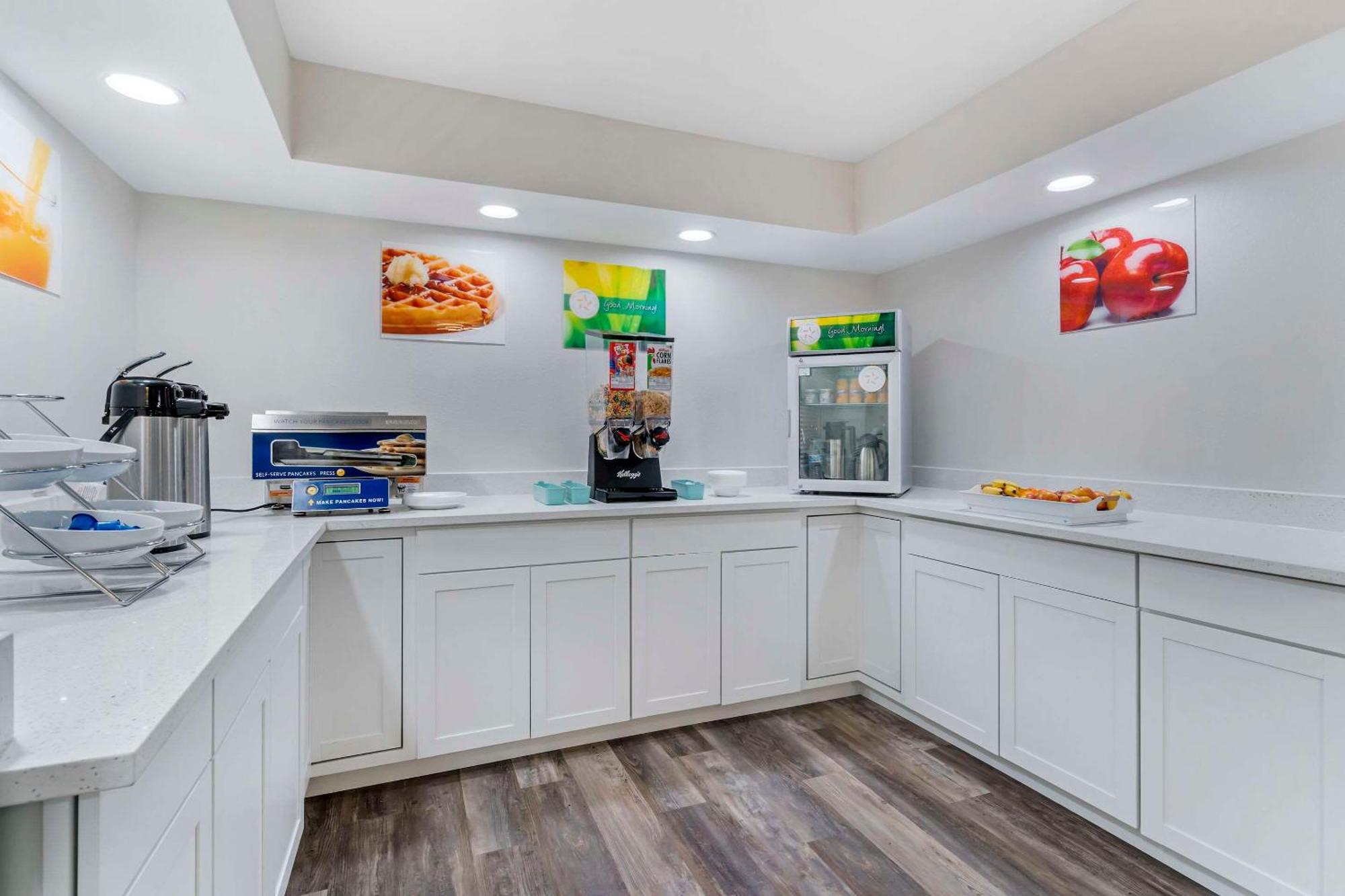 Quality Inn & Suites Orlando East - Ucf Area Alafaya Bagian luar foto
