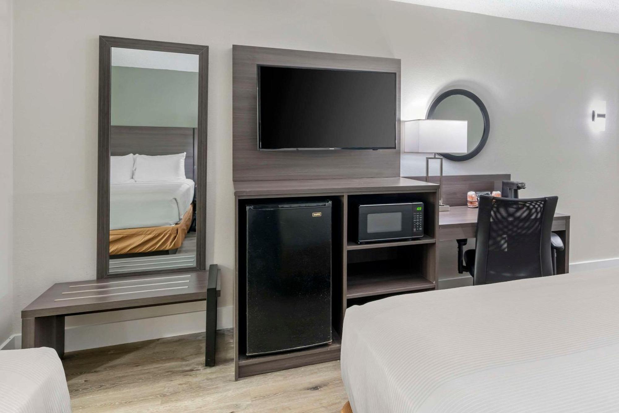 Quality Inn & Suites Orlando East - Ucf Area Alafaya Bagian luar foto