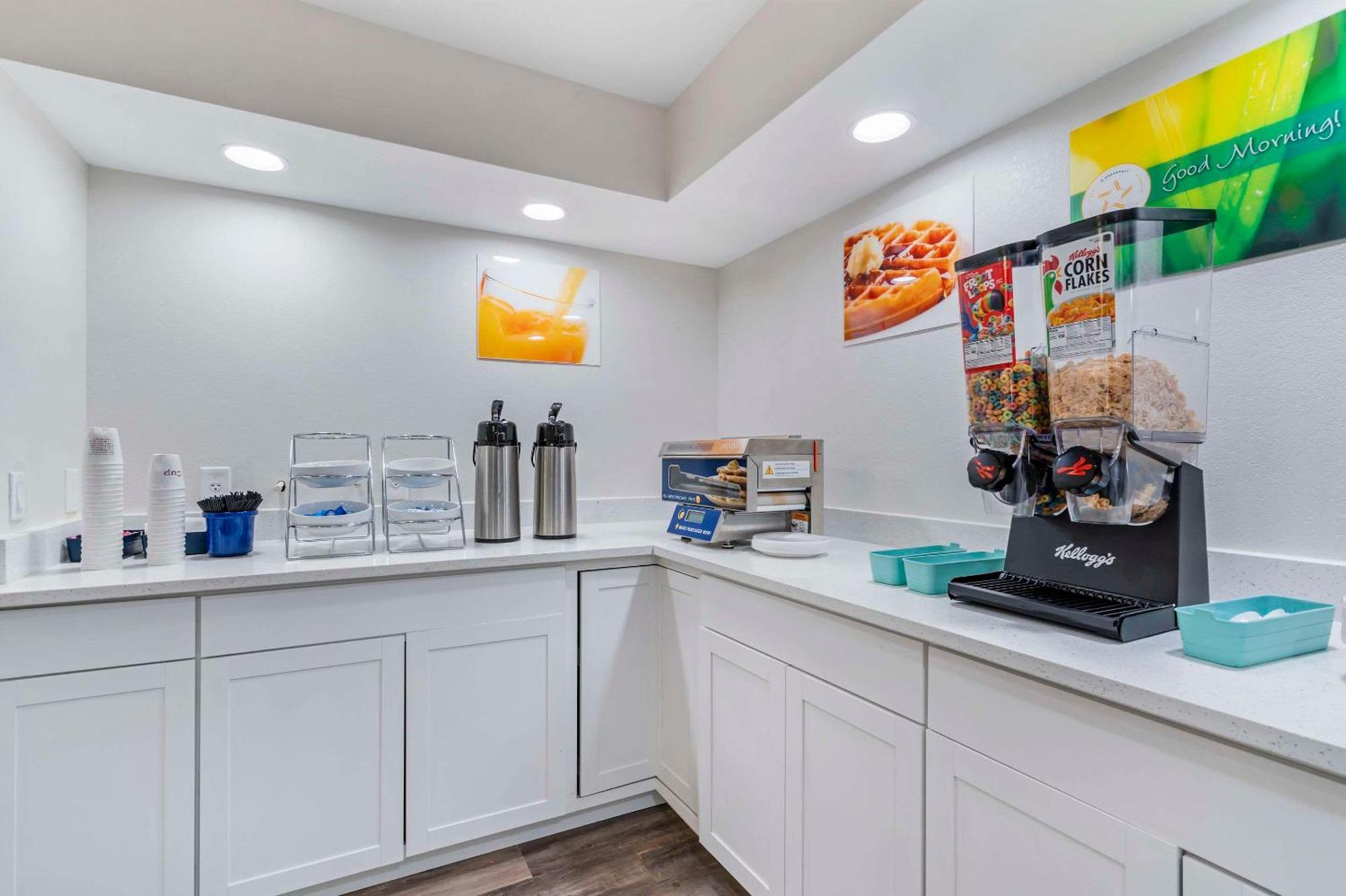 Quality Inn & Suites Orlando East - Ucf Area Alafaya Bagian luar foto