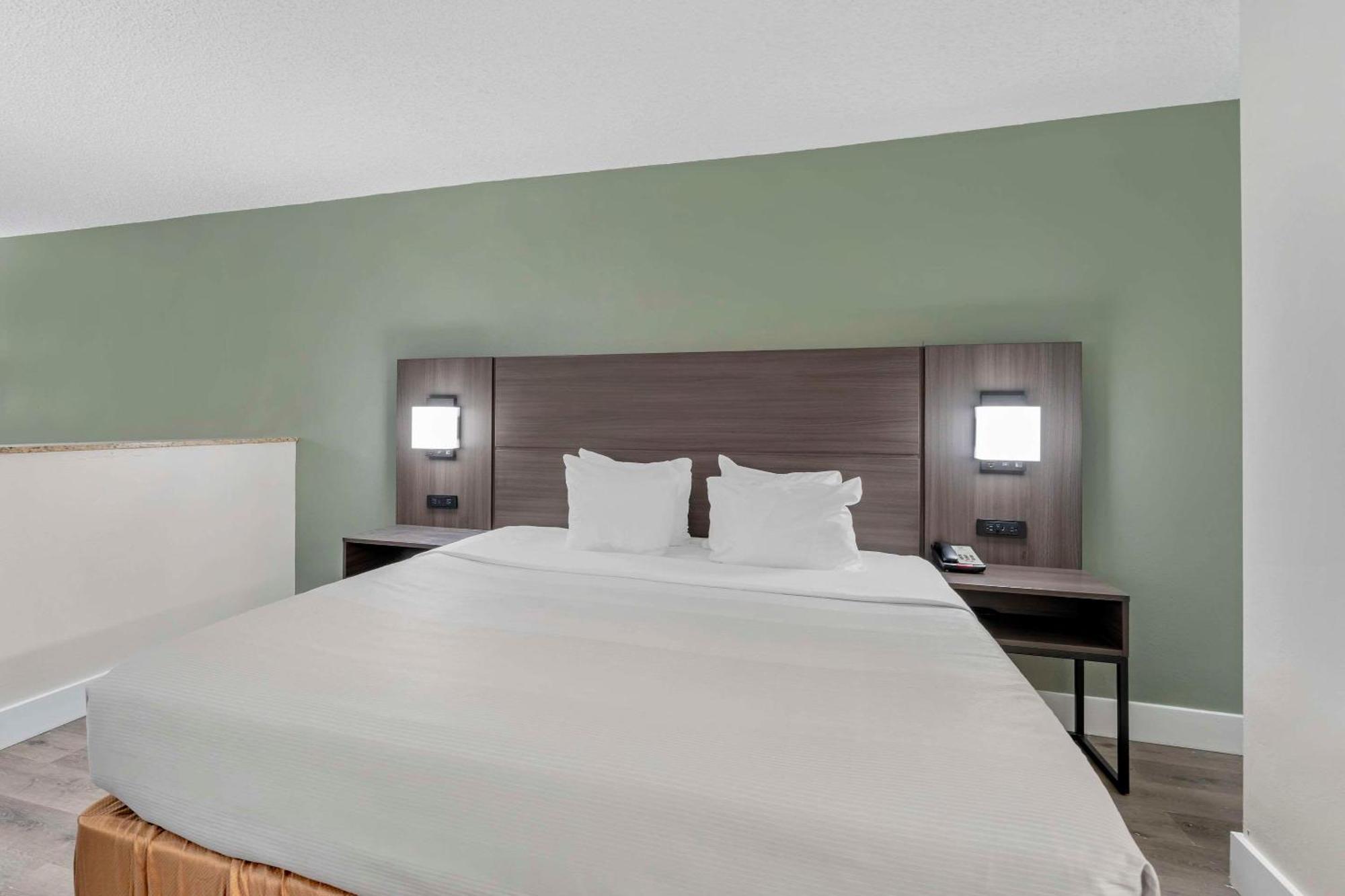 Quality Inn & Suites Orlando East - Ucf Area Alafaya Bagian luar foto