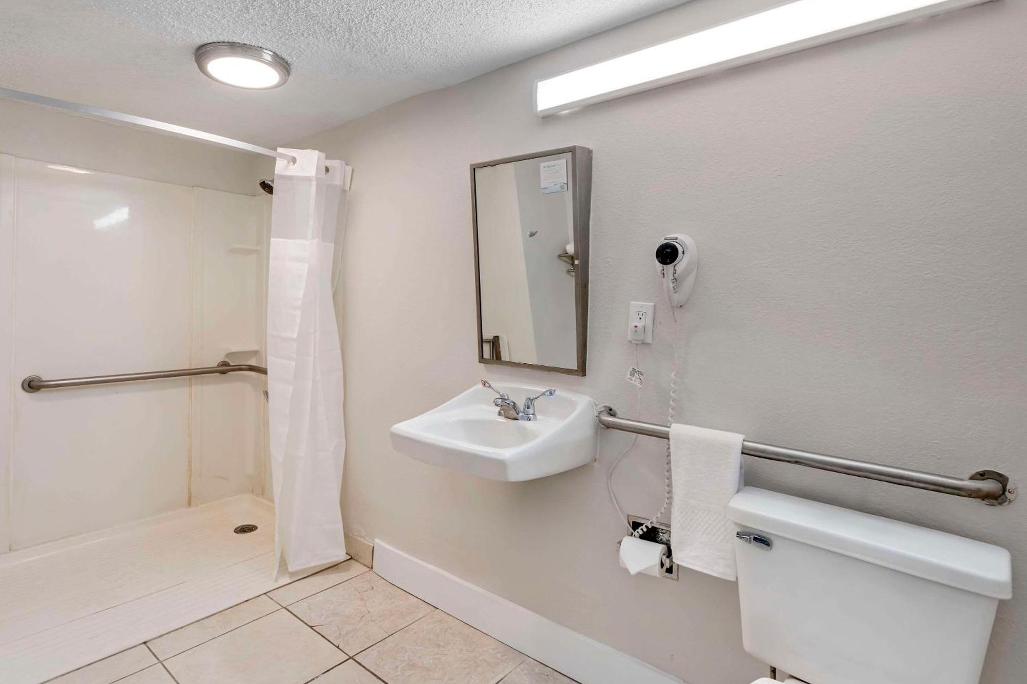 Quality Inn & Suites Orlando East - Ucf Area Alafaya Bagian luar foto