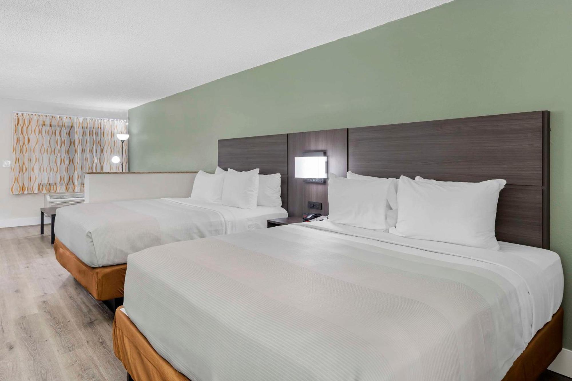 Quality Inn & Suites Orlando East - Ucf Area Alafaya Bagian luar foto