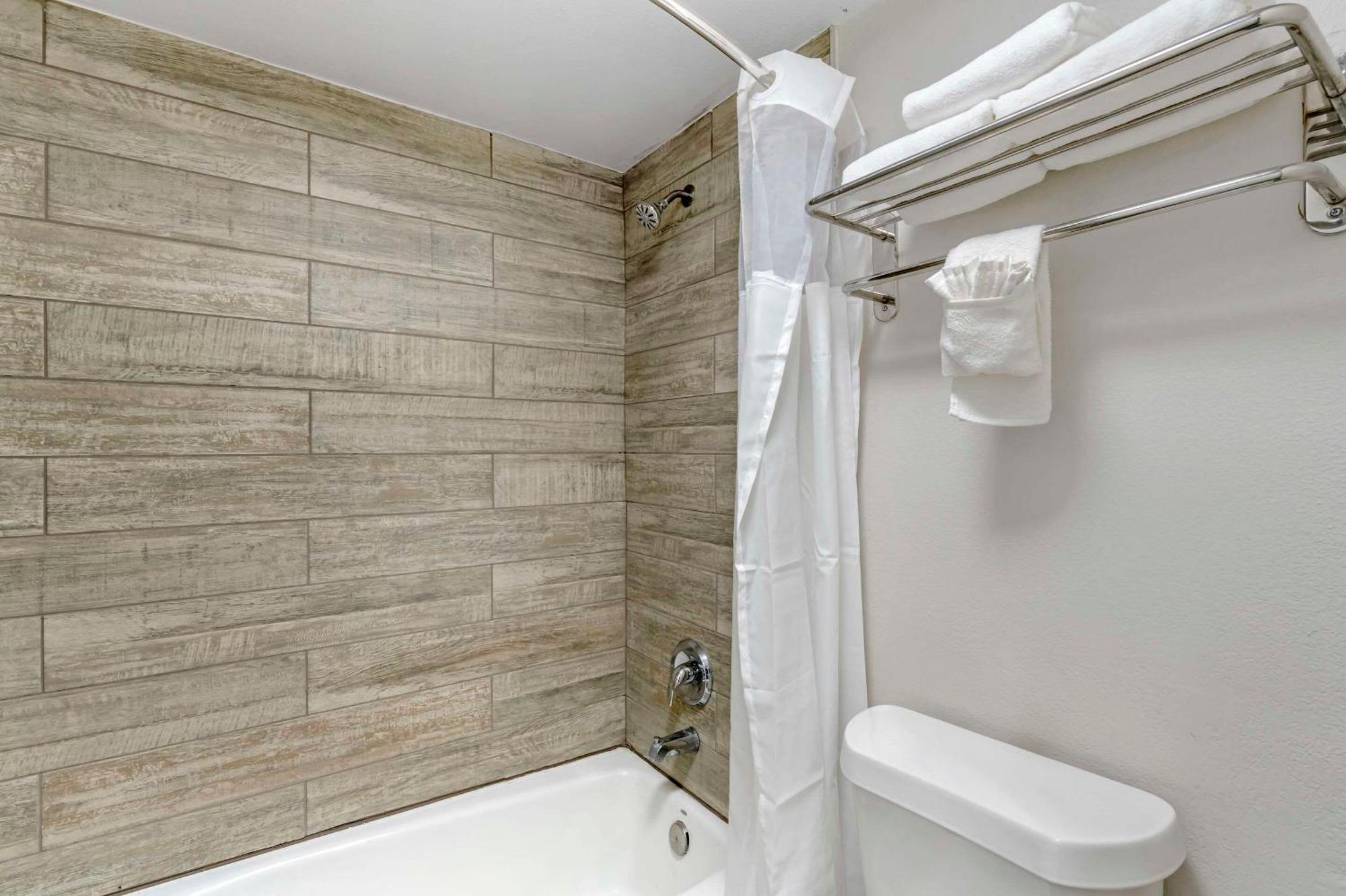 Quality Inn & Suites Orlando East - Ucf Area Alafaya Bagian luar foto