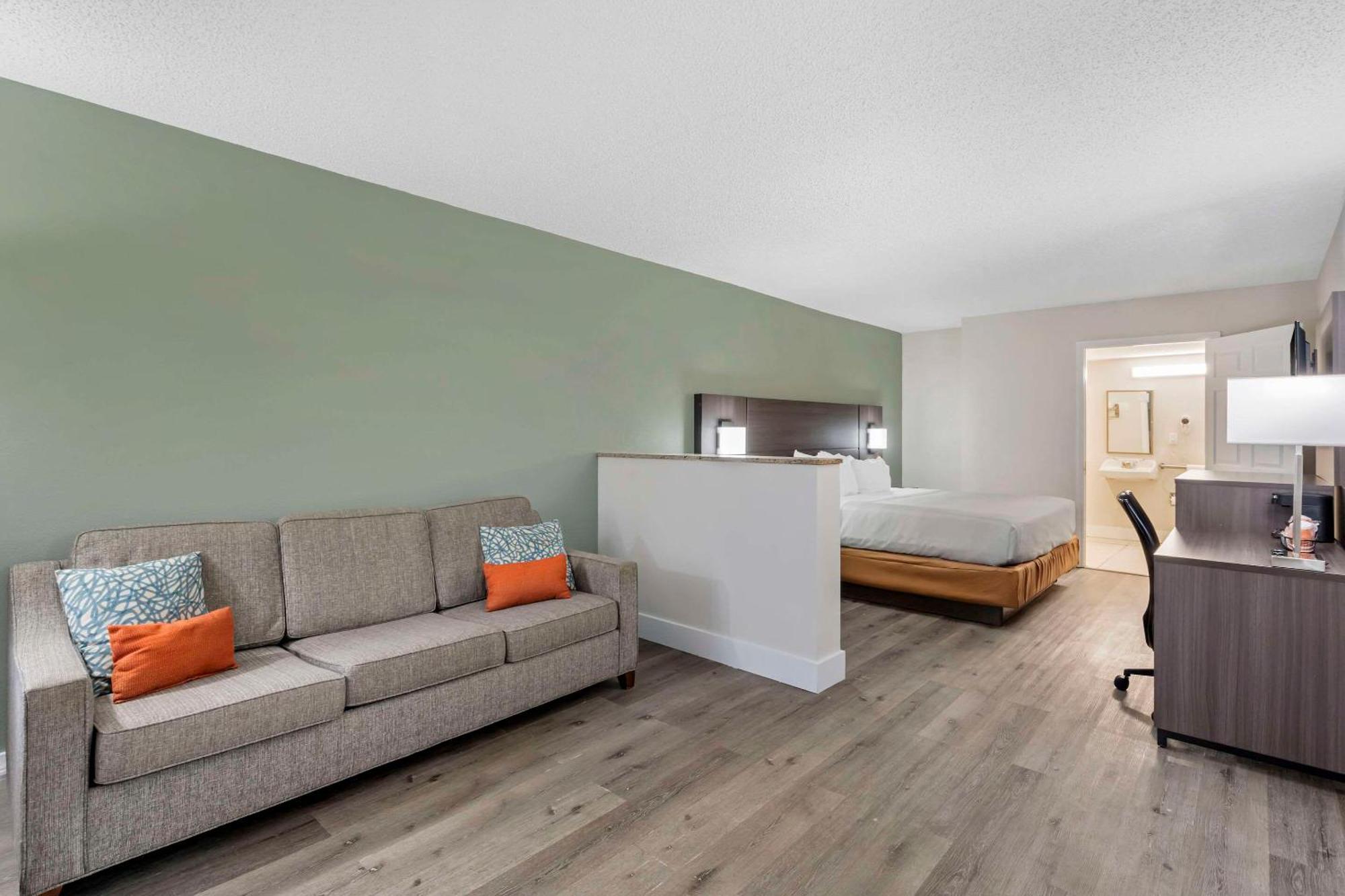 Quality Inn & Suites Orlando East - Ucf Area Alafaya Bagian luar foto