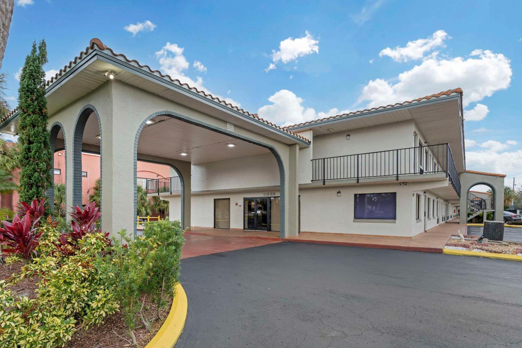 Quality Inn & Suites Orlando East - Ucf Area Alafaya Bagian luar foto