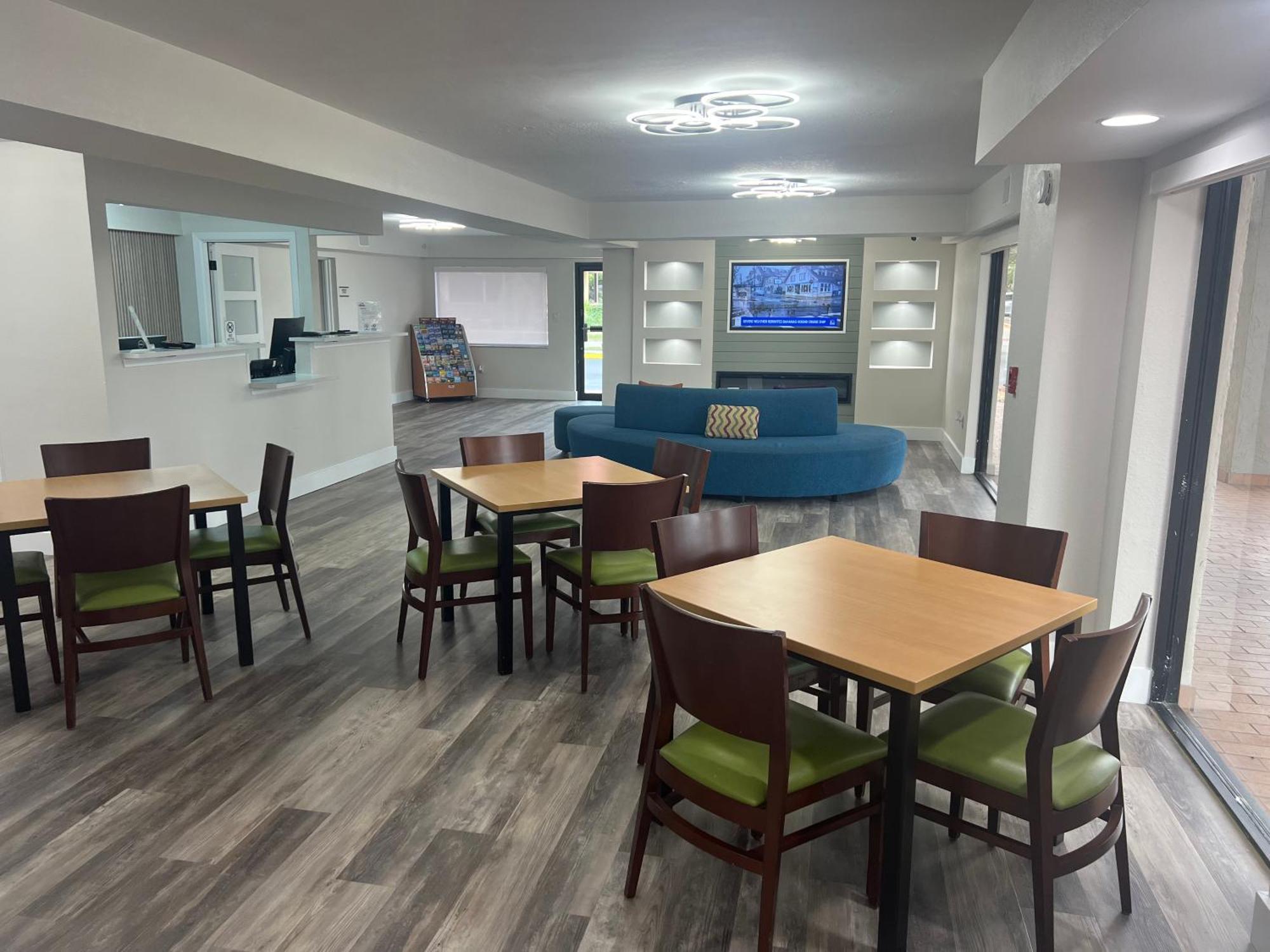 Quality Inn & Suites Orlando East - Ucf Area Alafaya Bagian luar foto