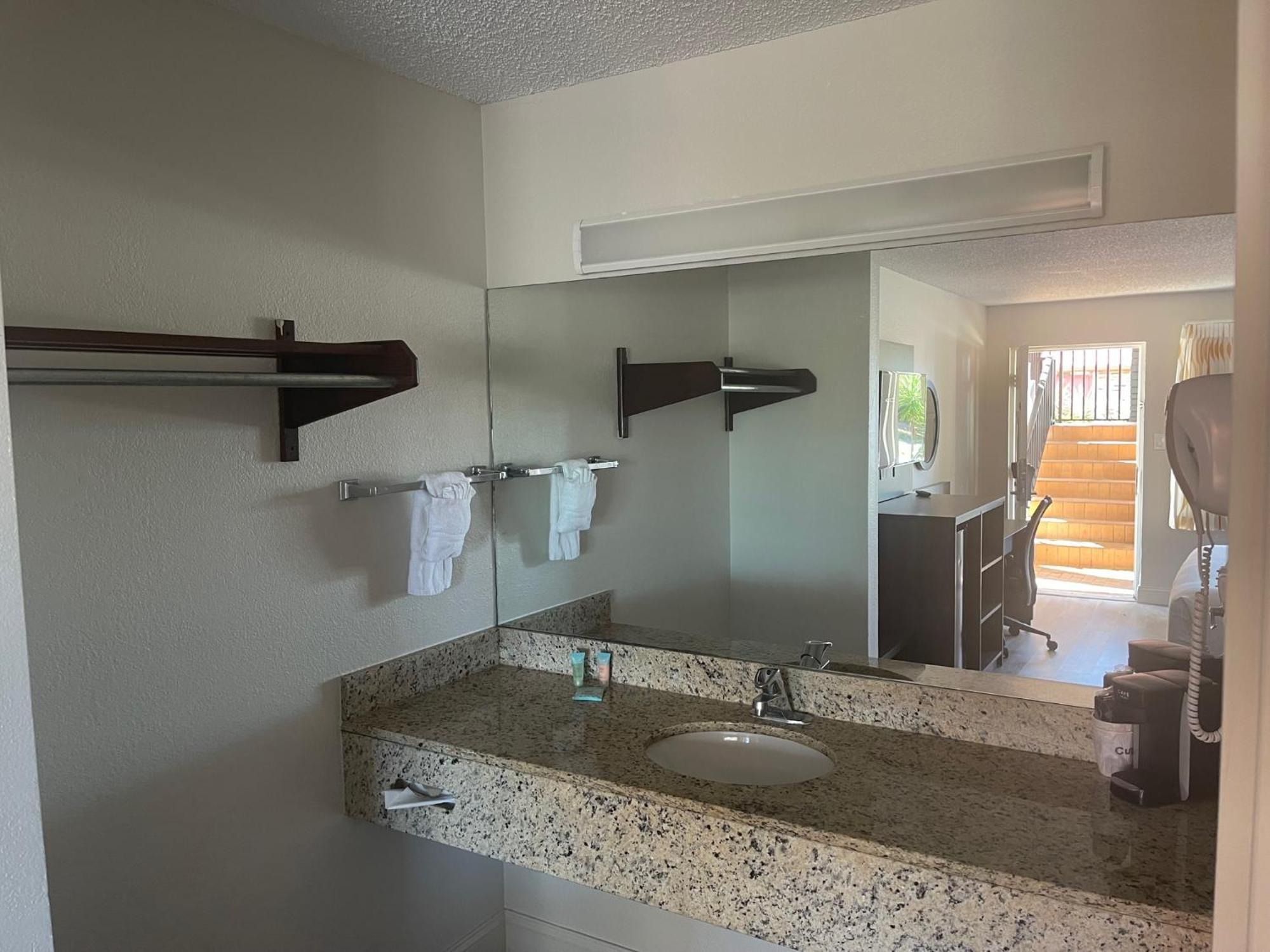 Quality Inn & Suites Orlando East - Ucf Area Alafaya Bagian luar foto