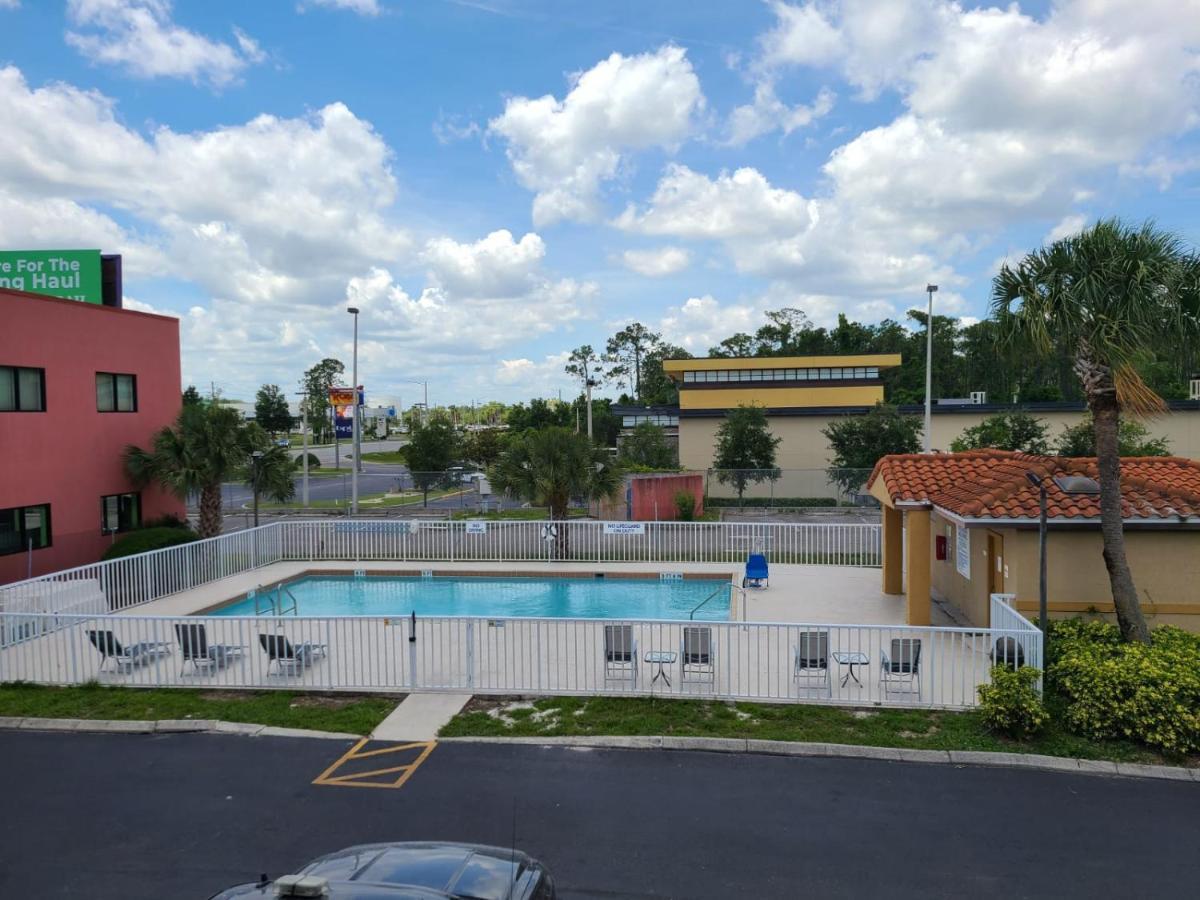 Quality Inn & Suites Orlando East - Ucf Area Alafaya Bagian luar foto
